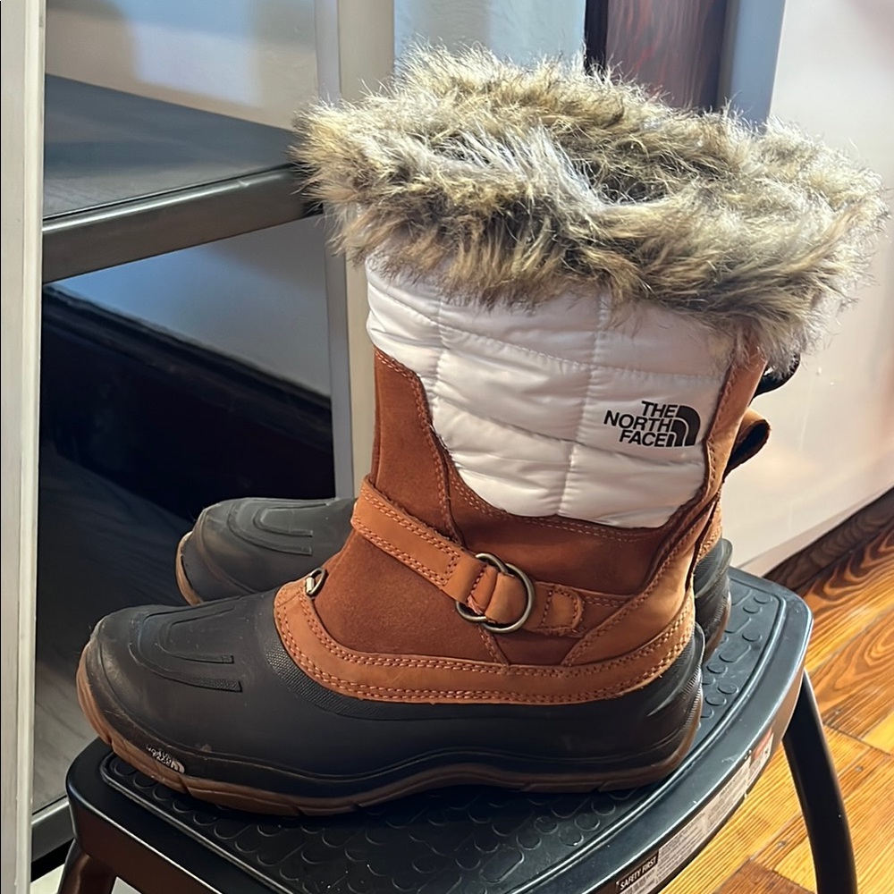 The North Face Tan and White Winter Boots - Picture 3 of 11